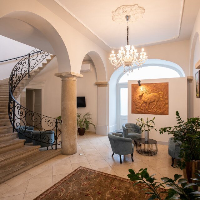 ​Atrium Rooms & Cafe