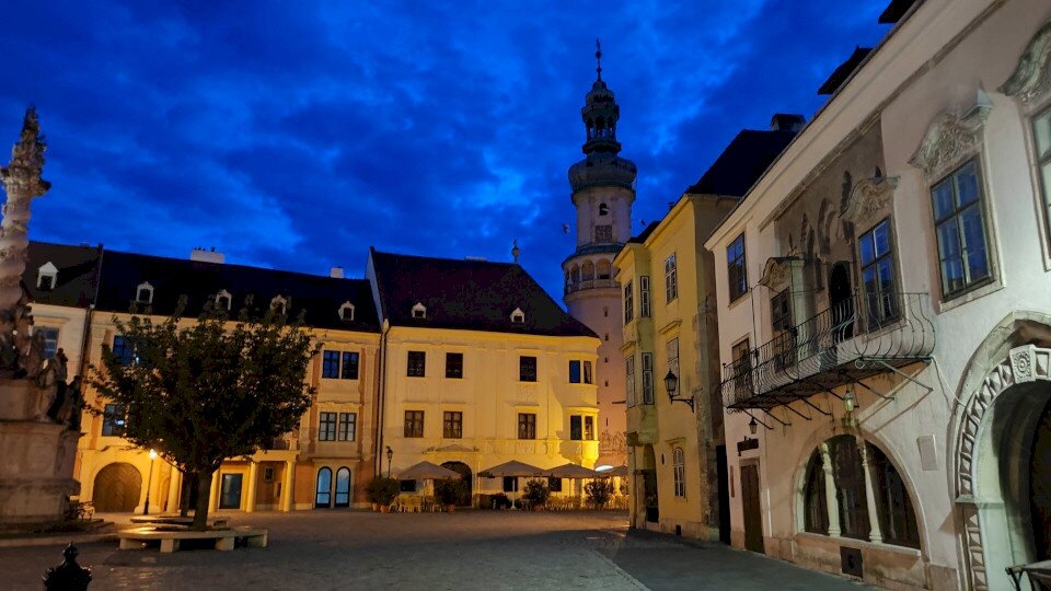 Barokk barangolás a belvárosban (kosztümös vezetés)