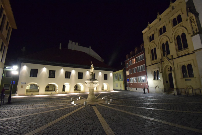 ​Das Haus auf Beinen (Lábasház)