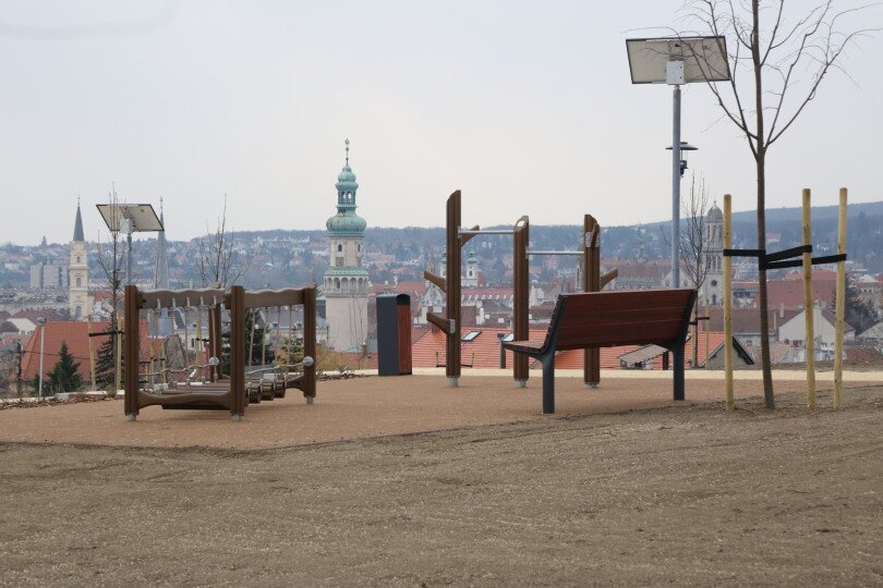 ​Erholungspark und Aussichtsterrasse von Koronázódomb (Krönungshügel)