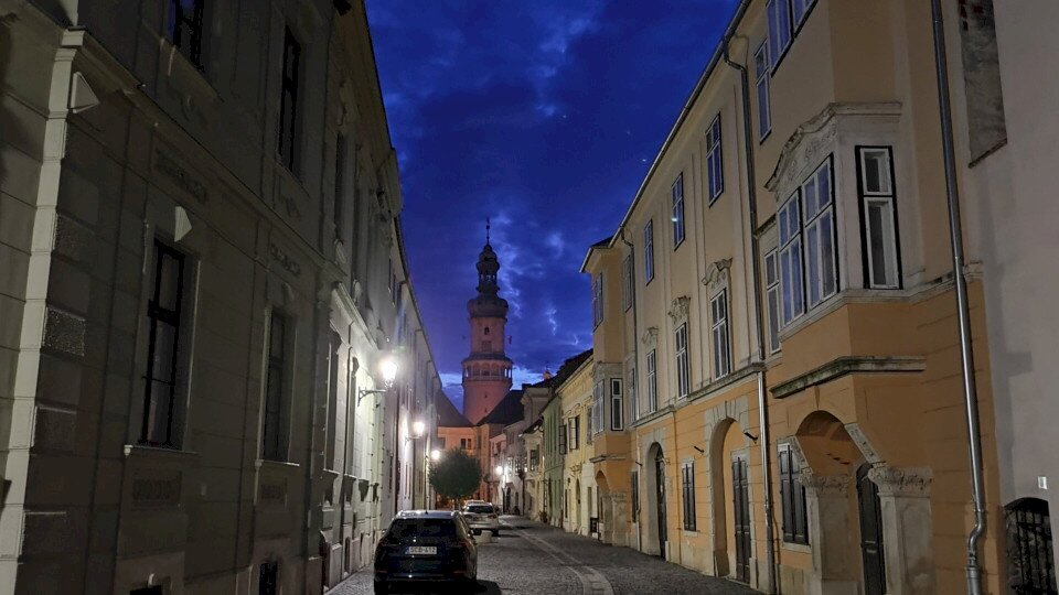 Fények és árnyak Sopron utcáin borozgatással
