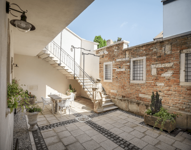 Florand Rooms & Wine