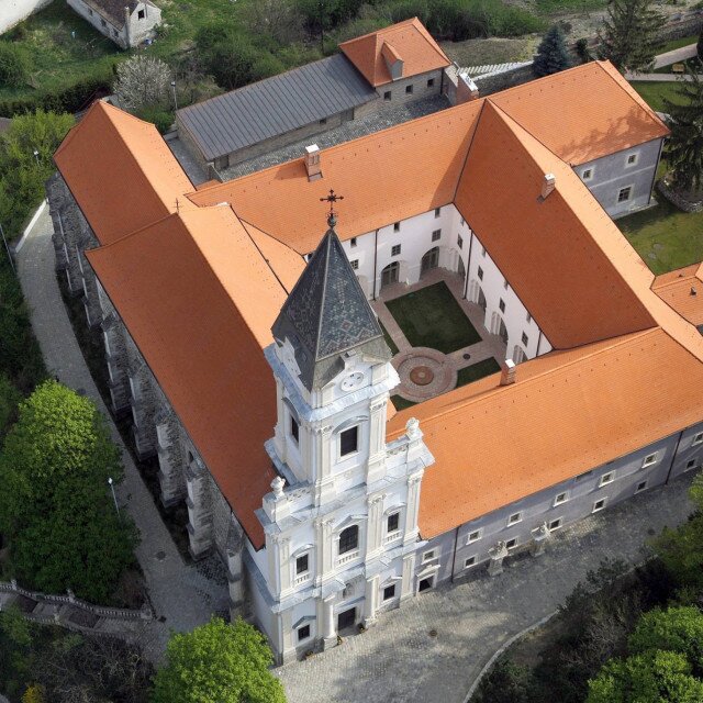 ​Kirche der Himmlischen Königin, Pauliner-Karmelitenkloster – Sopronbánfalva (Wandorf)