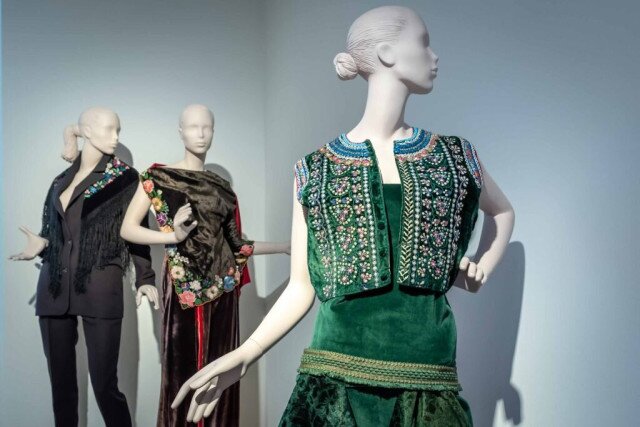 KÖZÖS – Múltból szőtt jövő: Divatkiállítás Eszterházán