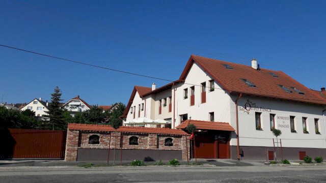 Ottó Pince, Borozó és Panzió