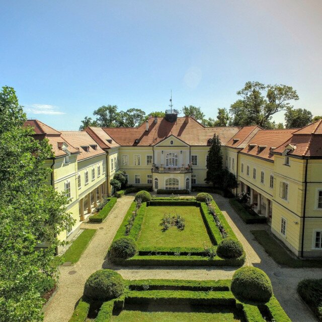 Schlosshotel Szidónia ****