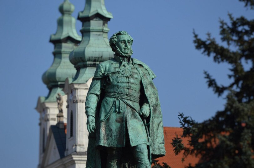 Statue of István Széchenyi