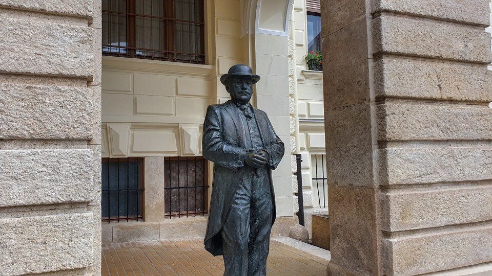 Statue of Mihály Sopronyi-Thurner