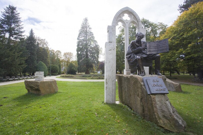 Statue of Miklós Bánffy