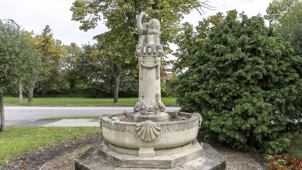 Swan fountain