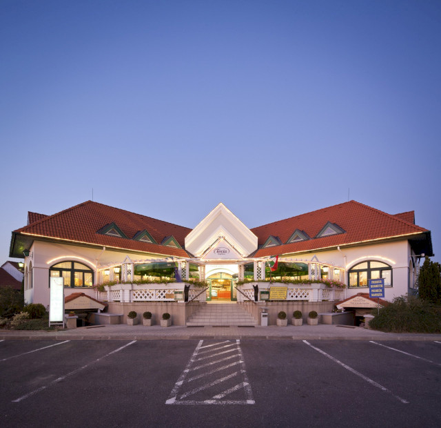 Tercia Kópháza Restaurant und Pension