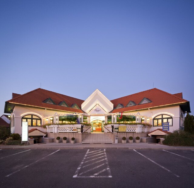 Tercia Kópháza Restaurant und Pension