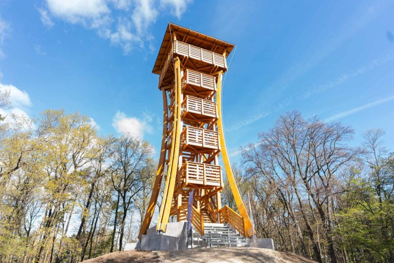 Várhely-Aussichtsturm (Burgstall)