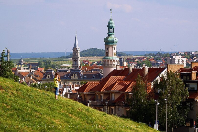 Wiener-Hügel mit dem Amphitheater
